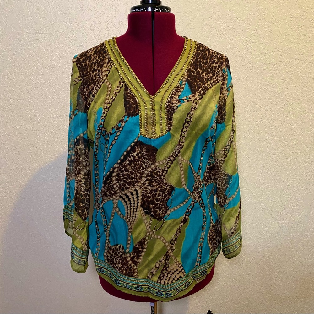 City Girl | Abstract Blouse with Dainty Chain Detailing Around Collar M 🤎🌿🦋